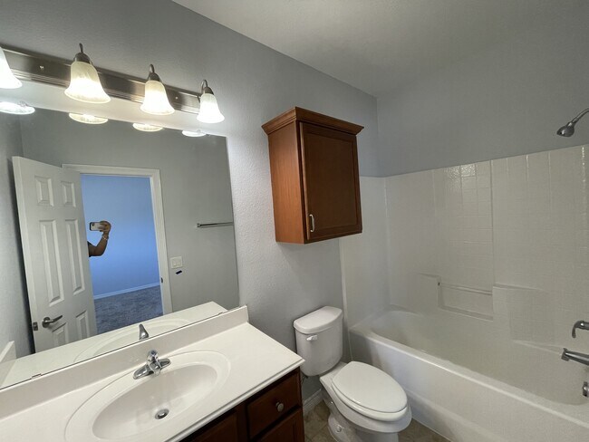 Foto del edificio - 1198 Jones Butler Rd