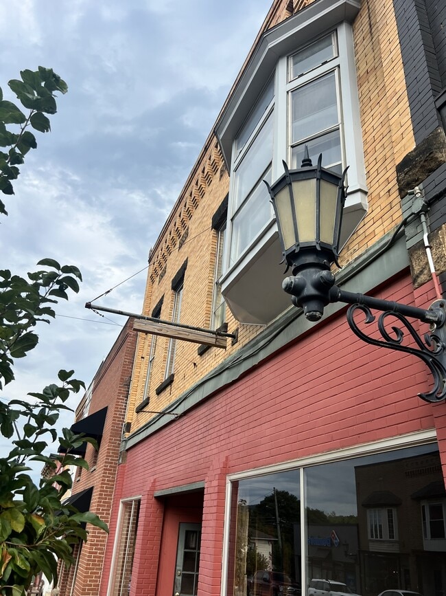 Building Photo - 146 W Jackson St