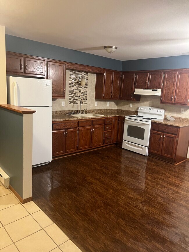 Cocina, el lavavajillas se colocará antes del 1 de mayo. - 935 Shamrock Ct