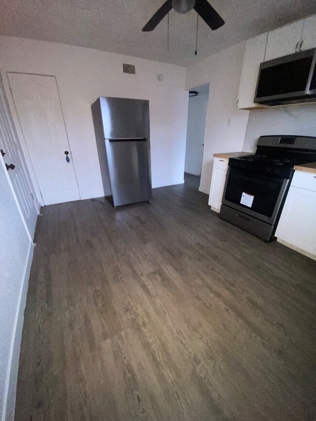 Building Photo - 815C Courtois