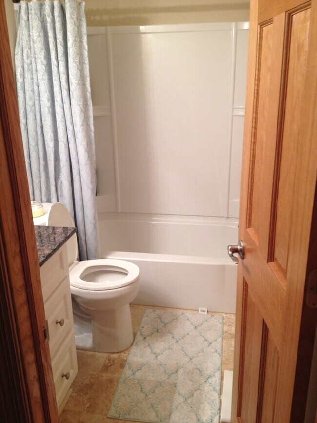 Building Photo - Completely Updated St. Louis Park Condo-Near Uptown, HWYS, Shops At West End