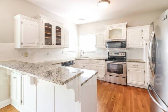 Building Photo - Spacious 4 bd, 3bth Home in Lee's Summit!