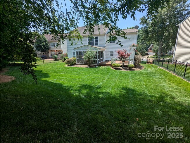 Foto del edificio - 7711 Epping Forest Dr