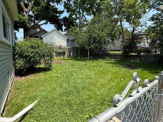 Building Photo - 529 Steward Ave