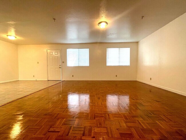Building Photo - Nice and clean 3 beds 2 baths located in c...