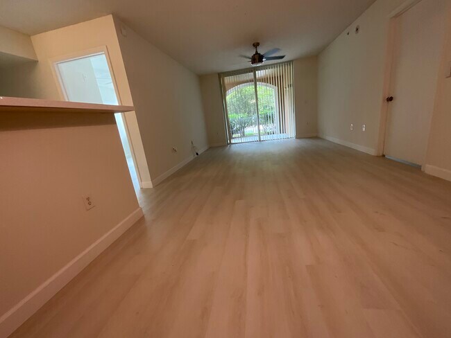 Foto del edificio - 4816 N State Road 7