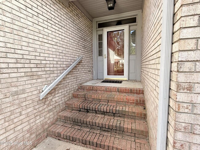 Building Photo - 102 Innisbrook Ct