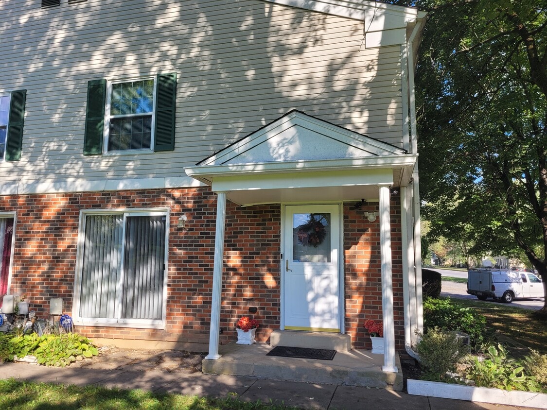 Primary Photo - 102 Hammershire Rd
