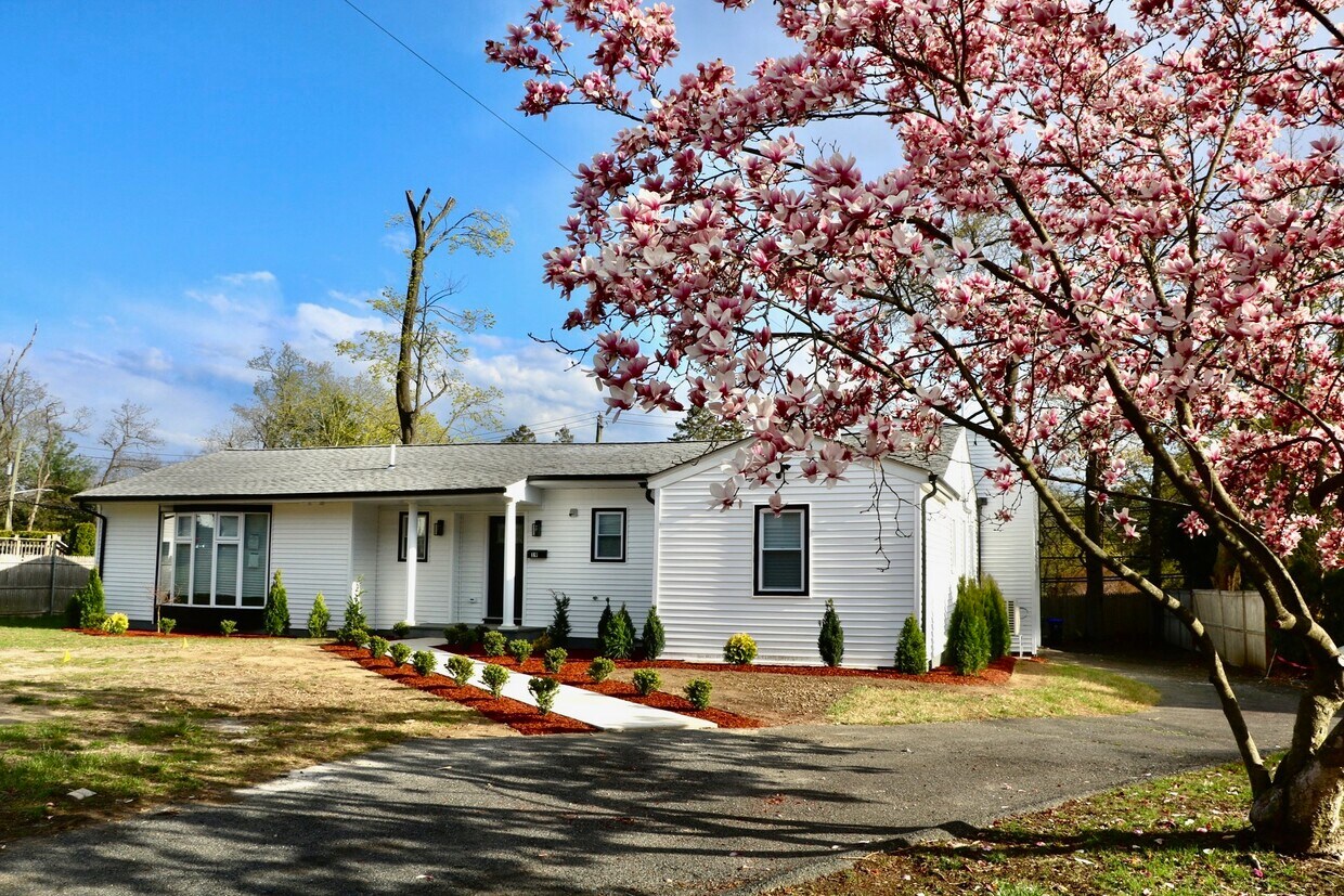 Foto principal - 19 Primrose Ave W