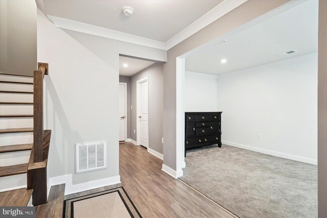 Building Photo - 2824 Lewis Ave