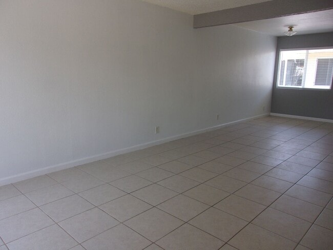 Building Photo - 724NoE