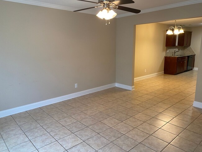 Building Photo - MOVE-IN SPECIAL! $200 off 1st full month's...