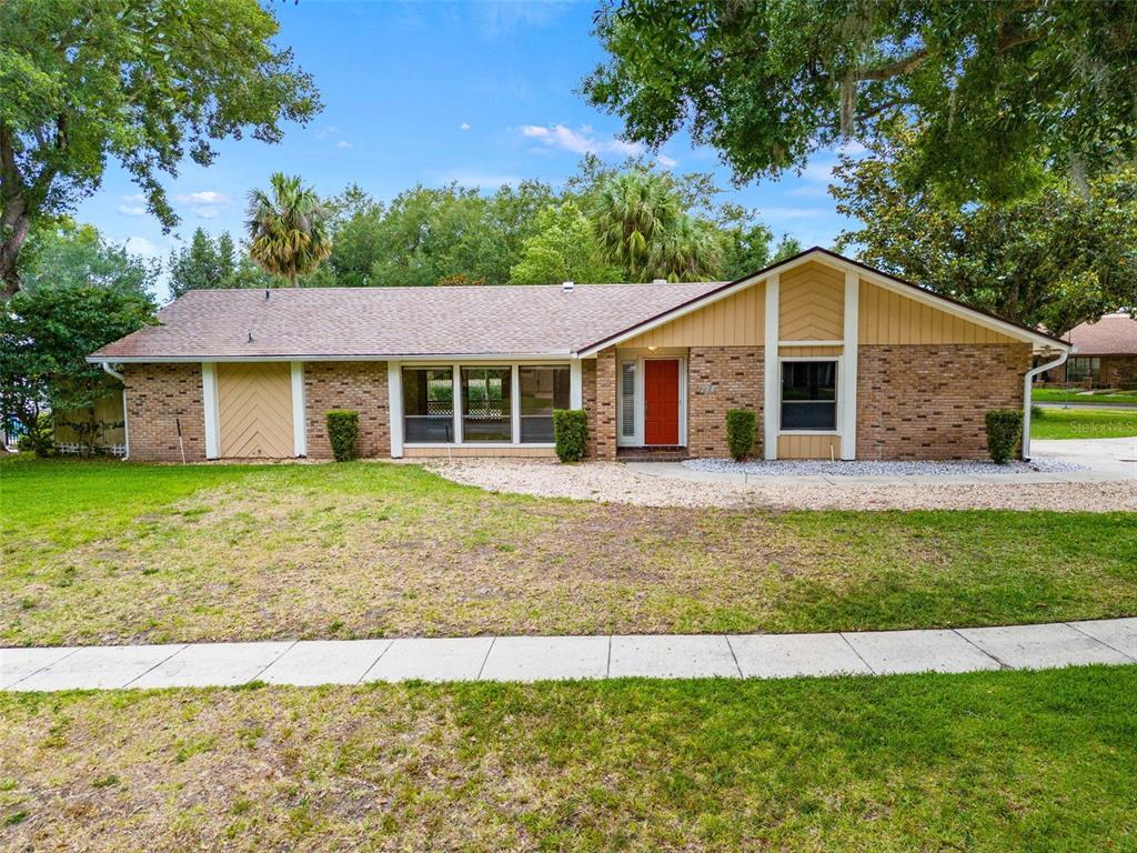 Primary Photo - 951 Versailles Cir