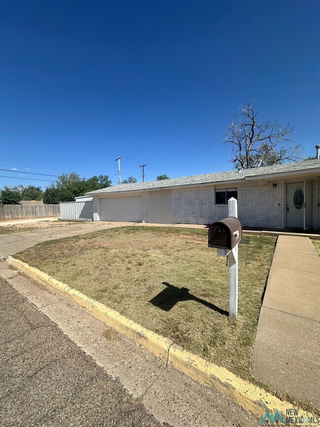Foto del edificio - 720 Torreon Dr