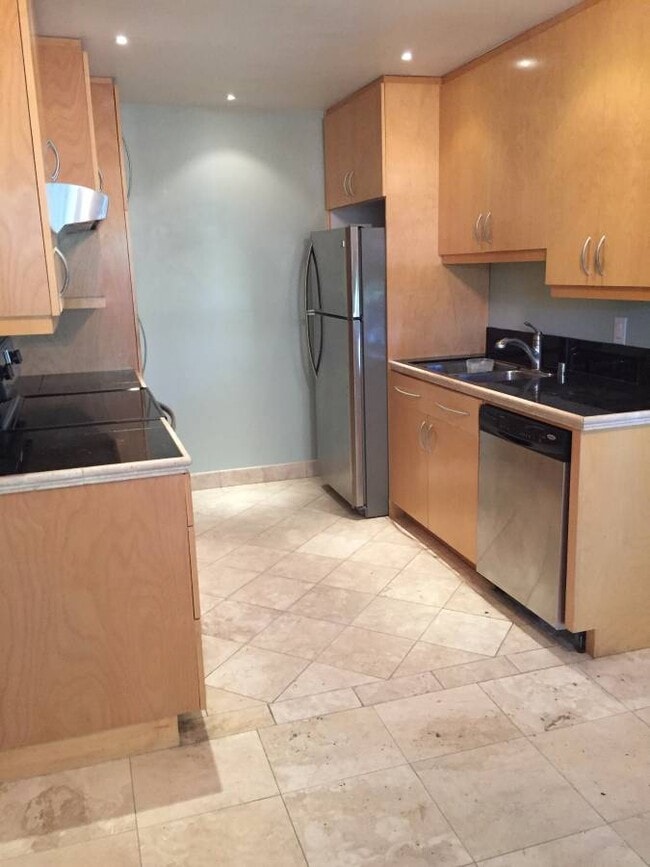 Kitchen - 1383 Ramona Dr