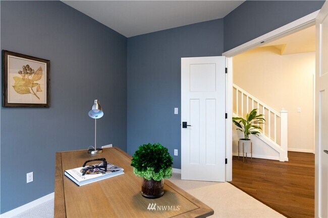 Foto del edificio - 4 Bedroom Oversized Home in Mountlake Terrace- Office Space and Charging Station