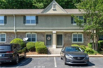 Building Photo - 6900 Roswell Rd