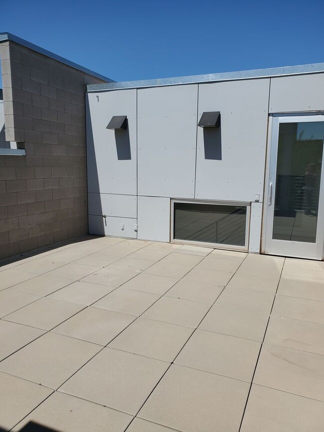 Building Photo - 520 S Roosevelt St