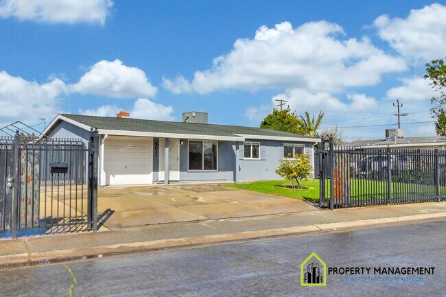 Foto del edificio - Charming 3 Bedroom, 1 Bath Home with Large...