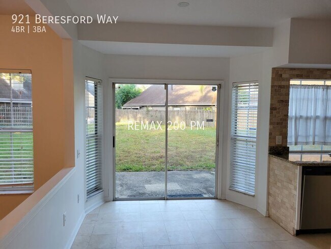 Foto del edificio - 921 Beresford Way