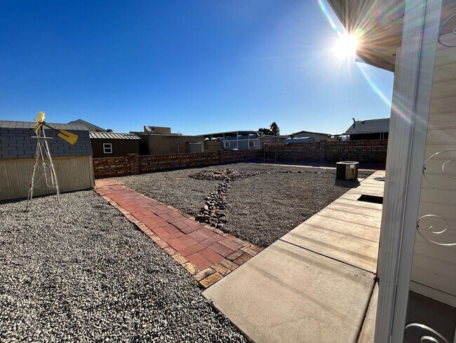 Foto del edificio - Charming 2-Bedroom 2-Bathroom Furnished Ma...