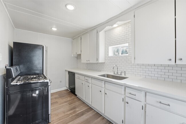 Foto del edificio - 6526 Linden St