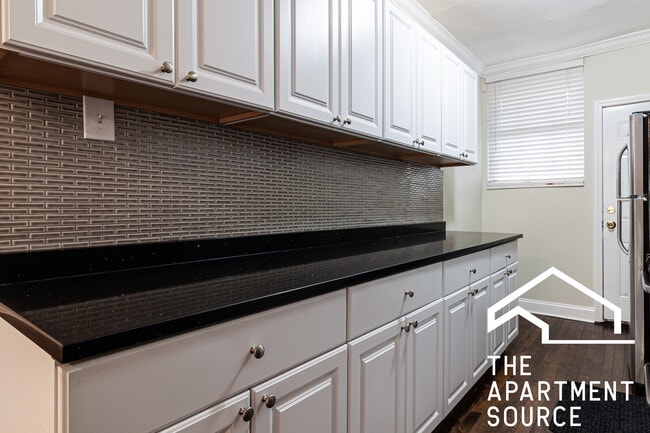 Photo - 732 W Roscoe St Apartment