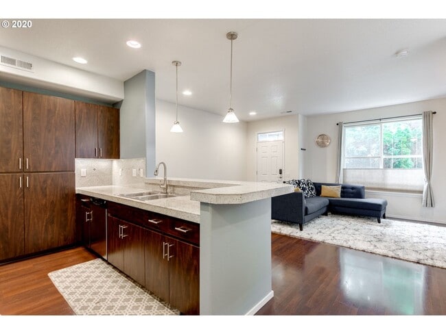 Building Photo - Amberglen Neighborhood 3 Bed 2.5 Bath Townhome w/ Garage, A/C, Washer & Dryer~ Convenient to ONPR...