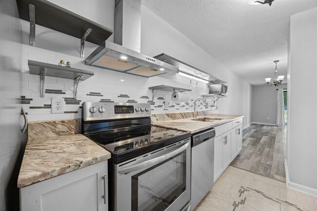 Building Photo - Charming 2-Bedroom Condo Near the Beach