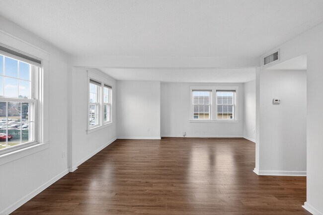 Foto del edificio - 8 E Marthart Ave