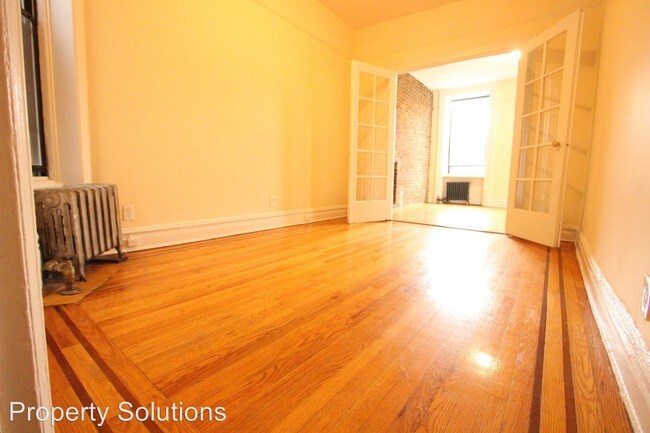 Building Photo - 211 E 14th St