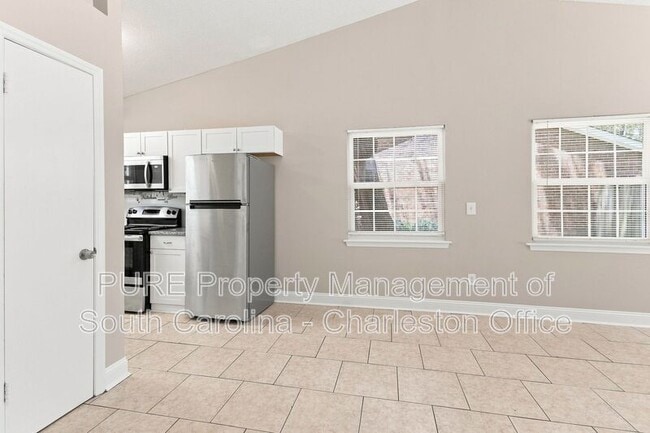 Building Photo - 9610 N Cardinal Dr