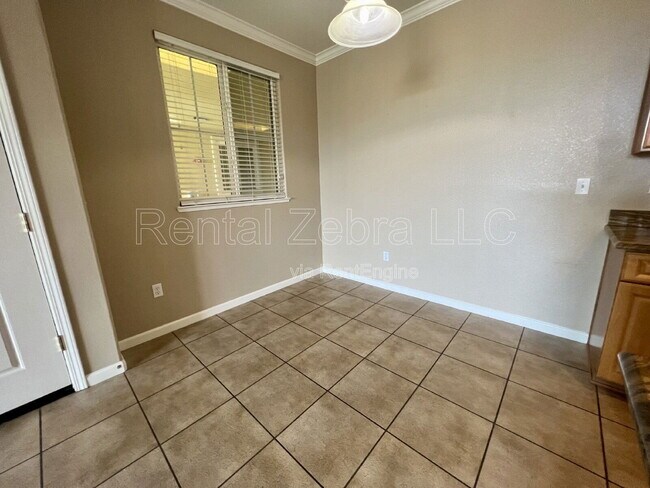 Foto del edificio - 1360 Shady Ln