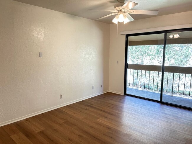 Foto del edificio - Charming Condo Near Monterey Coast