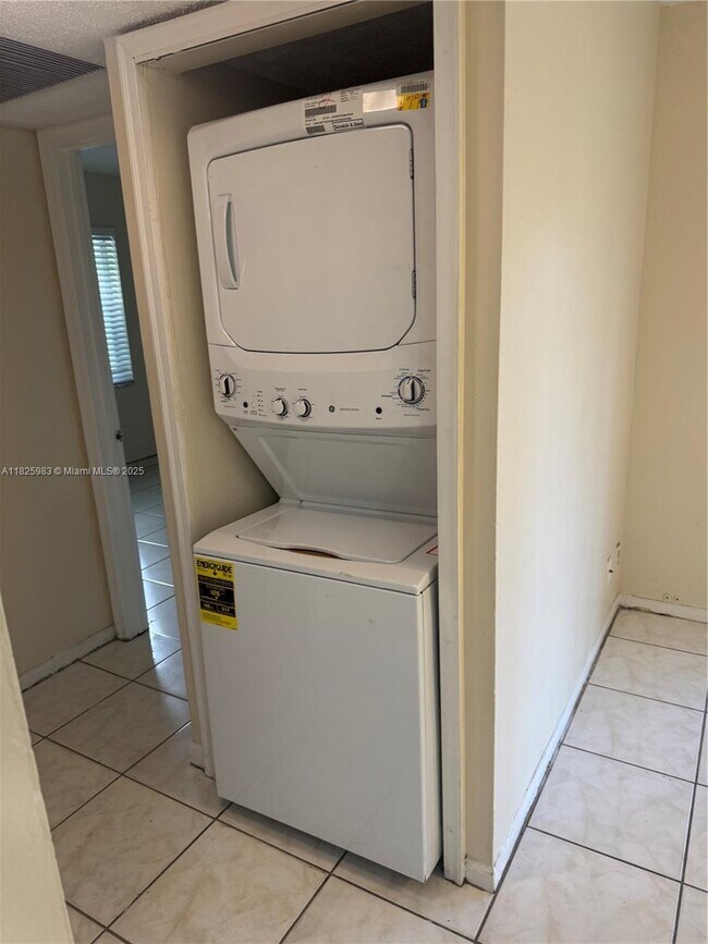 Foto del edificio - 11588 NW 43rd Ct
