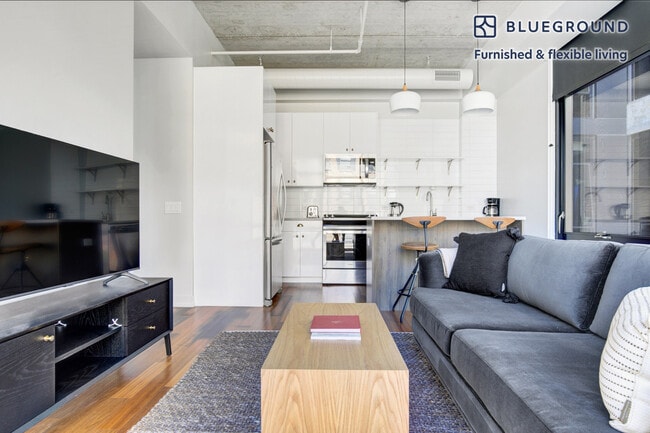 Building Photo - 676 North LaSalle Drive-GO FL3-ID440