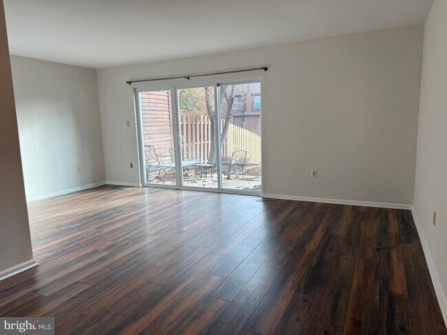 Foto del edificio - 112 Mulberry Ct