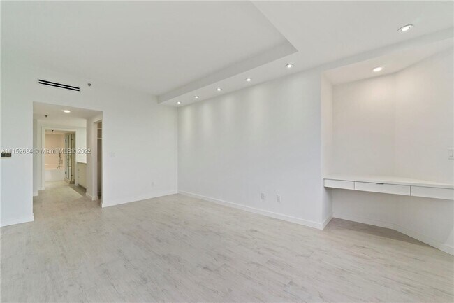 Building Photo - 251 Crandon Blvd