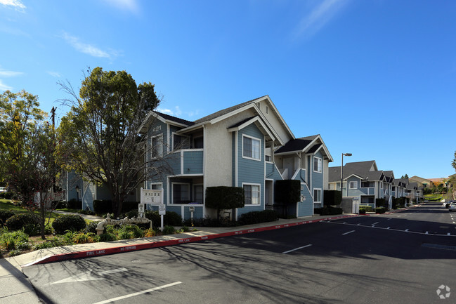 Building Photo - Reed & Brooke Apartments