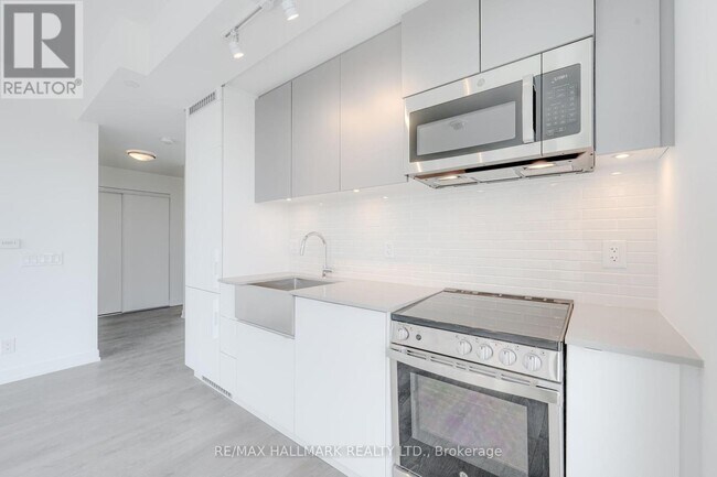 Building Photo - 1208-1270 DUFFERIN St