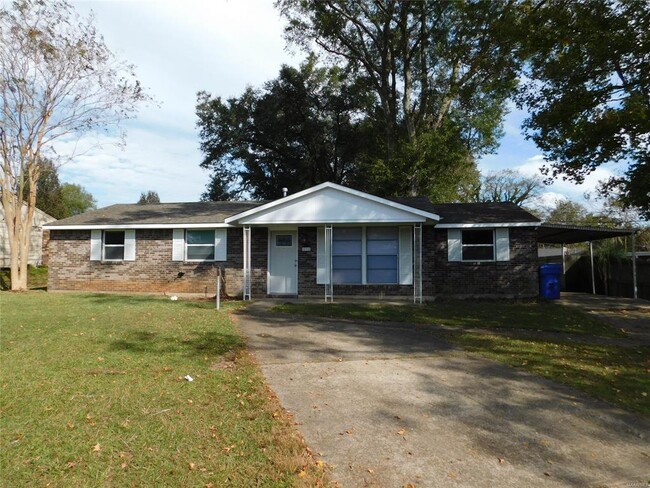 Building Photo - 232 Camellia Dr