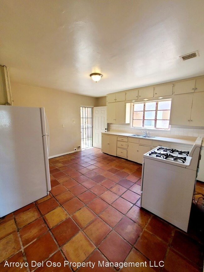 Building Photo - 2 br, 1 bath House - 542 Alvarado Drive SE