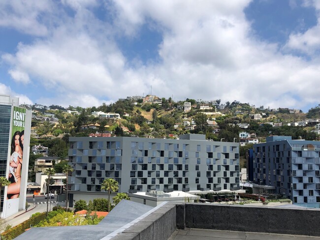 Foto del edificio - 1155 N La Cienega Blvd