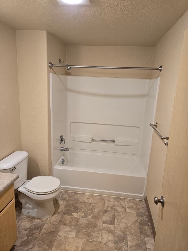 312 Bathroom - #430 FULLER COMMONS