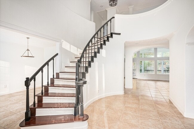 Building Photo - 32726 Riverwood Dr