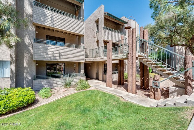 Foto del edificio - 7777 E Main St