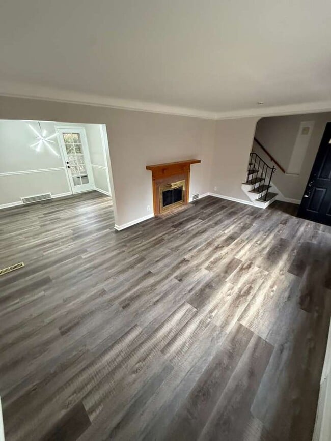 Building Photo - Updated 3-Bedroom Home in Lyndhurst Schools | Yard + Garage