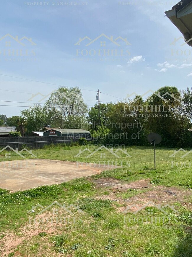 Building Photo - 3 Bedroom Single Family Home off Hwy 28