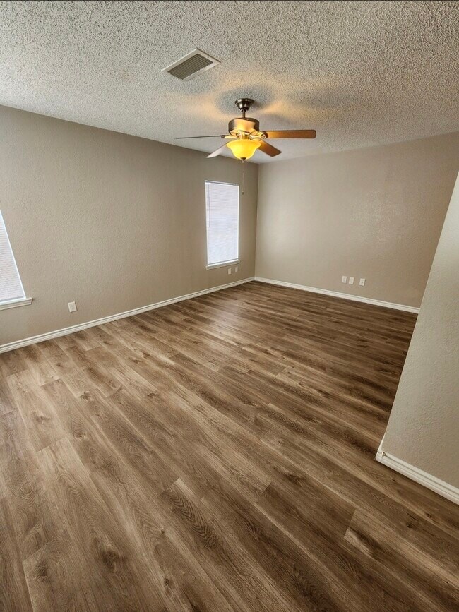 Foto del edificio - 3 bed 2 bath, move in ready!