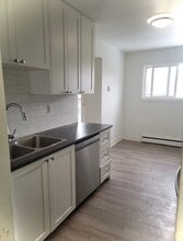 Building Photo - 70 Albert St